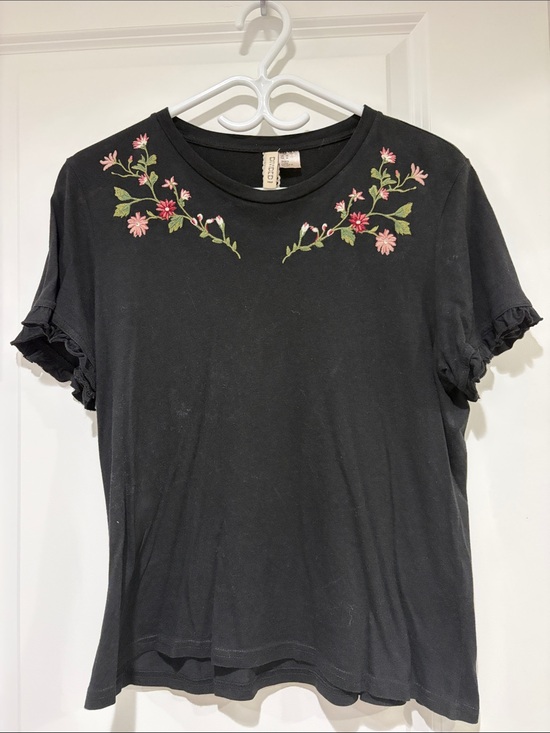 H&M Tops - H&M Black Tee with Pink & Green Floral Embroidery